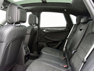 2023 Porsche MACAN thumbnail 13