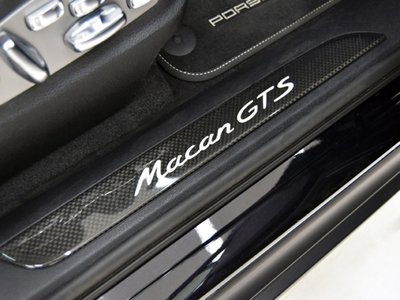 2023 Porsche MACAN thumbnail 18