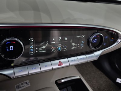 2023 Genesis GV70 thumbnail 24