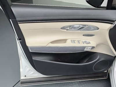 2023 Genesis GV70 thumbnail 14