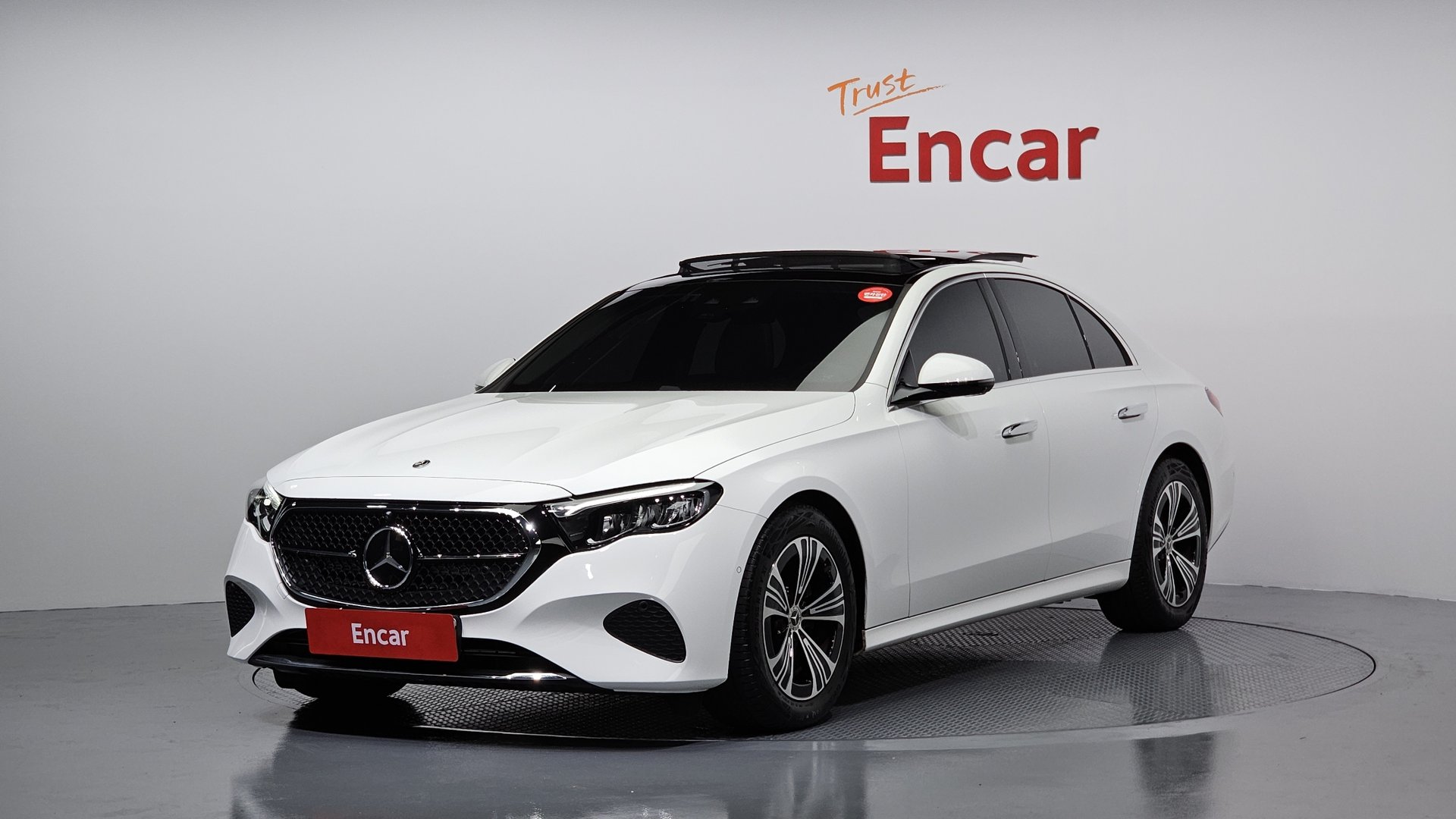 MERCEDES-BENZ E-CLASS - View 1