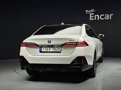 صورة 3 لـ 2024 BMW 5 SERIES