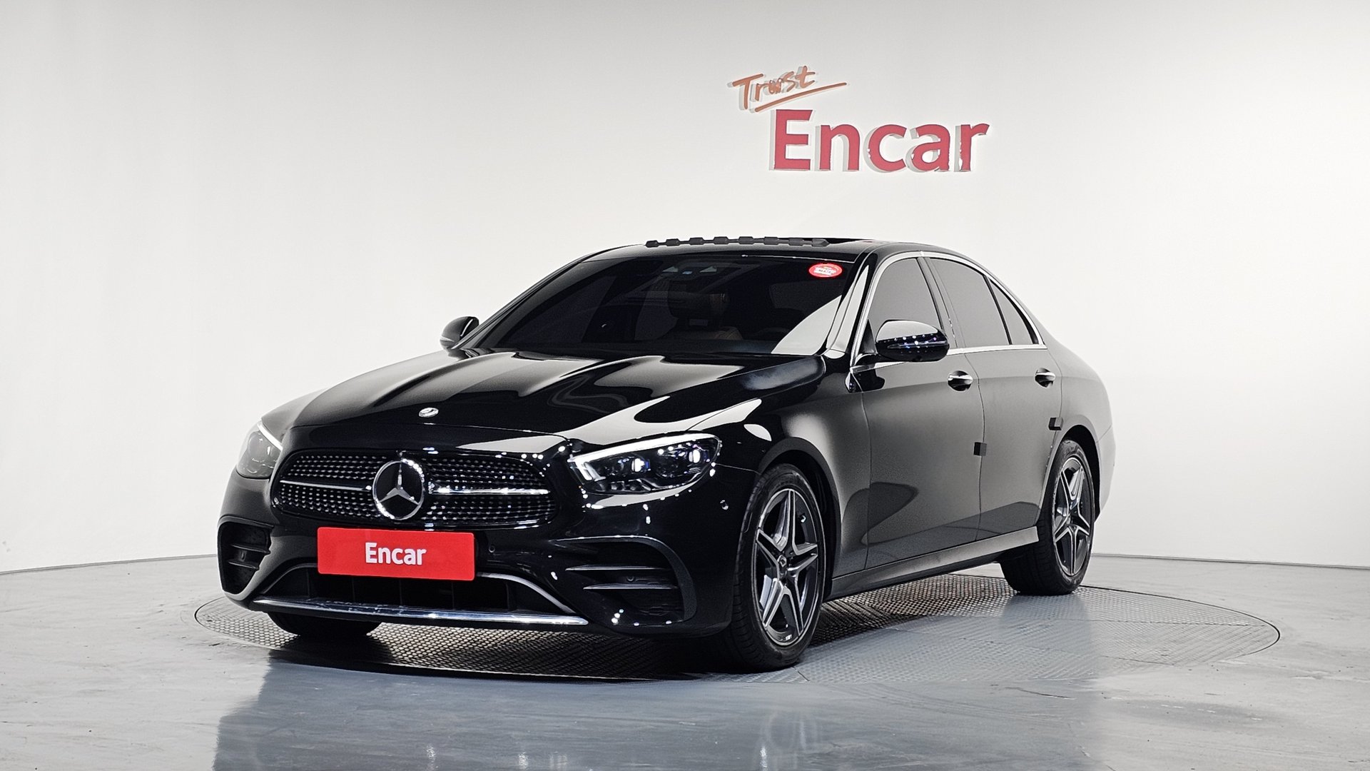 MERCEDES-BENZ E-CLASS - View 1