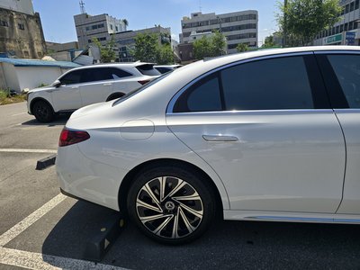 MERCEDES-BENZ E-CLASS - 1