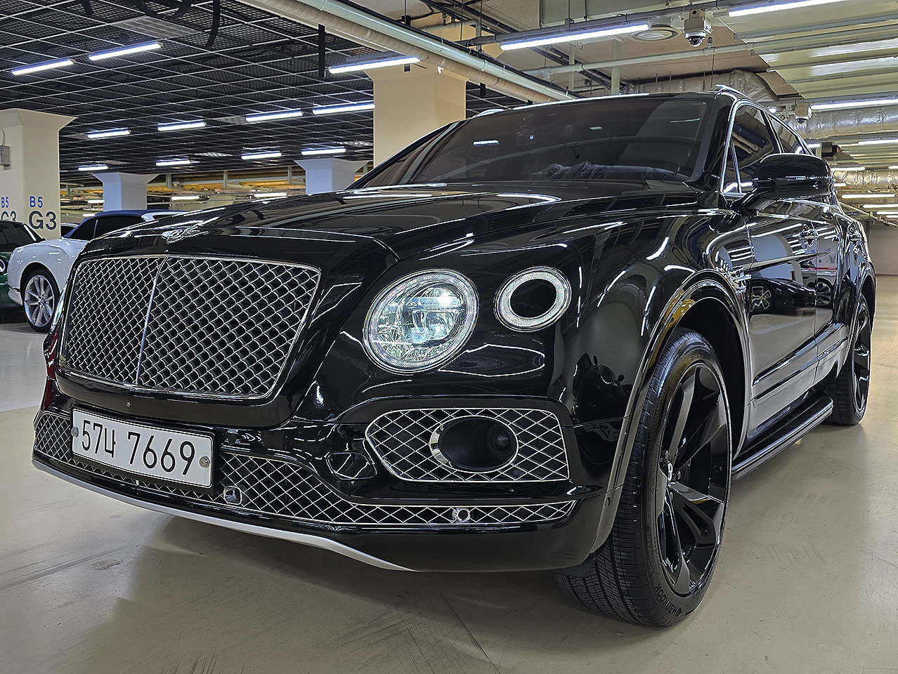 BENTLEY BENTAYGA - View 1