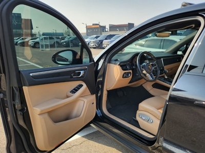 PORSCHE MACAN - 8