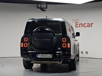 LAND ROVER DEFENDER - 4