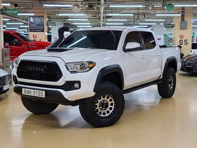 TOYOTA TACOMA - 1