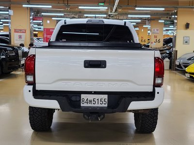 TOYOTA TACOMA - 3