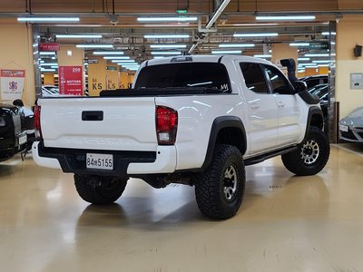 TOYOTA TACOMA - 4