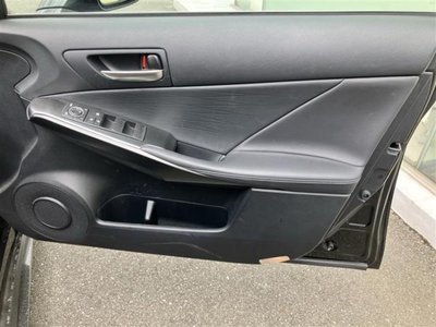 2024 Lexus IS thumbnail 17