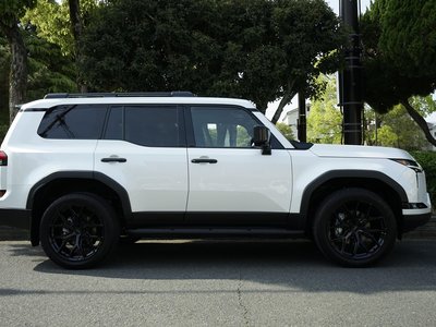 2025 LEXUS GX photo 7