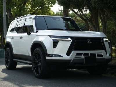 2025 LEXUS GX photo 1
