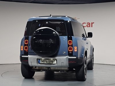 LAND ROVER DEFENDER - 4