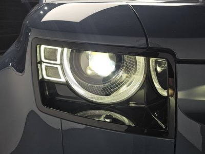 LAND ROVER DEFENDER - 9