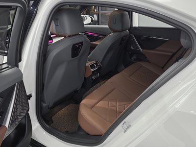 2024 BMW 5 SERIES 缩略图 11