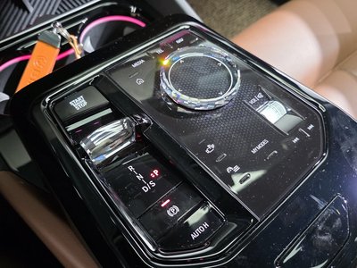 2024 BMW 5 SERIES — фото 9