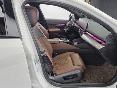 2024 BMW 5 SERIES 缩略图 12