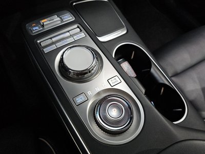2022 Genesis GV70 — миниатюра 12