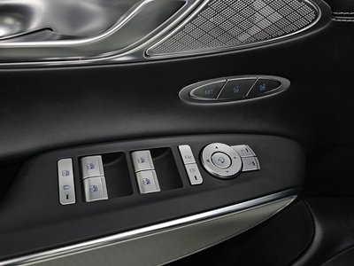 2022 Genesis GV70 — миниатюра 23
