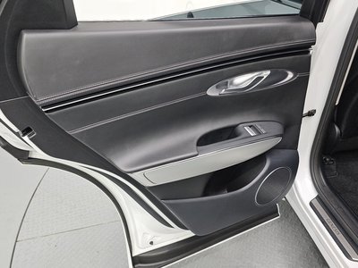 2022 Genesis GV70 — миниатюра 15