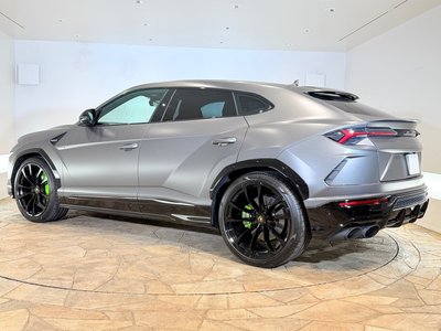 2022 Lamborghini URUS photo 9