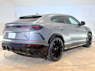 2022 Lamborghini URUS photo 7