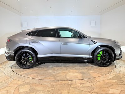 2022 Lamborghini URUS photo 6