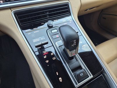 2018 Porsche PANAMERA 照片 3