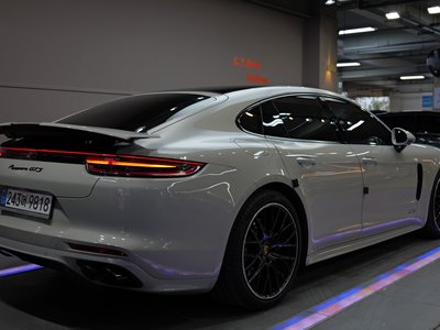 PORSCHE PANAMERA - 5