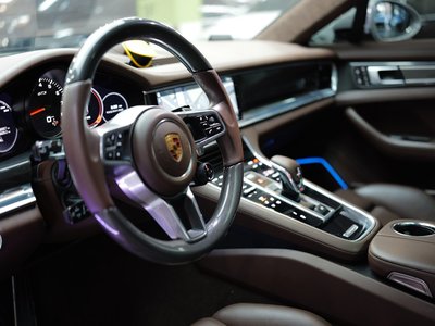 PORSCHE PANAMERA - 4