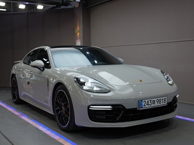 PORSCHE PANAMERA - 1
