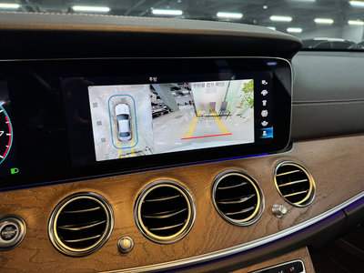 MERCEDES-BENZ E-CLASS - 8