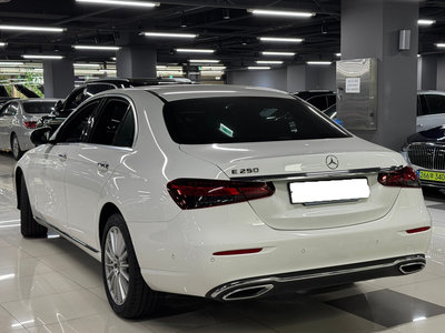 MERCEDES-BENZ E-CLASS - 2