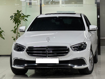 MERCEDES-BENZ E-CLASS - 1