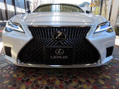 LEXUS LS - 6