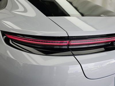 صورة 10 لـ 2025 Porsche PANAMERA