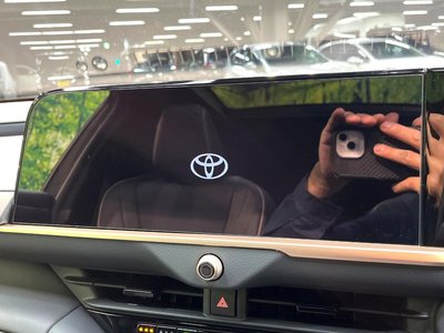 2024 Toyota CROWN SPORT photo 4
