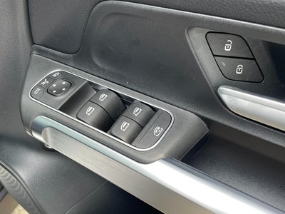 2023 Mercedes-BENZ GLB — миниатюра 38