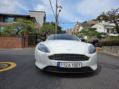 ASTON MARTIN DB9