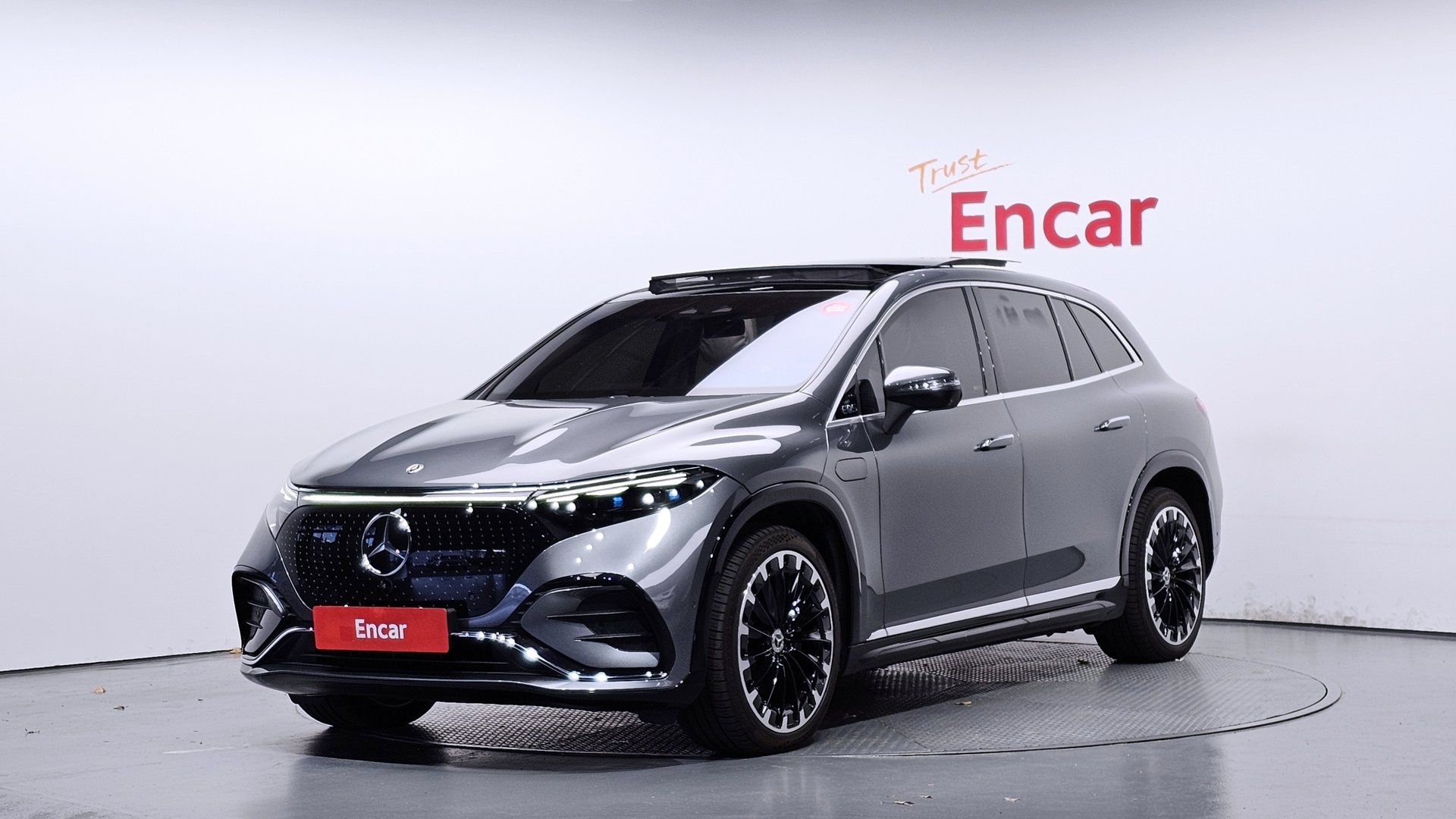 MERCEDES-BENZ EQS SUV - View 1