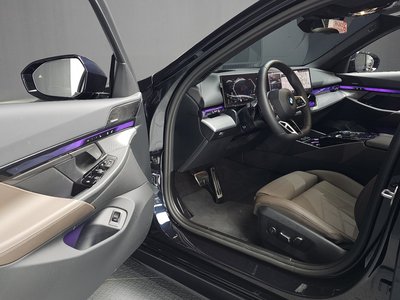 2025 BMW 5 SERIES thumbnail 13