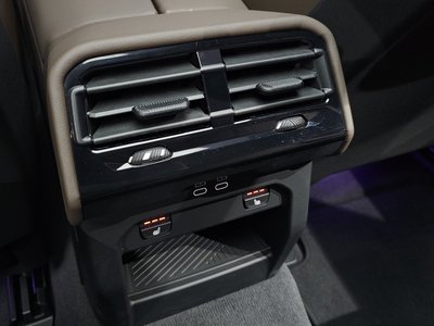 2025 BMW 5 SERIES thumbnail 31