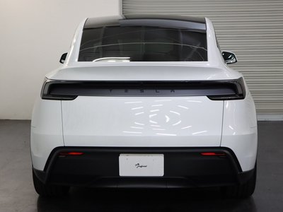 TESLA MODEL Y - 8