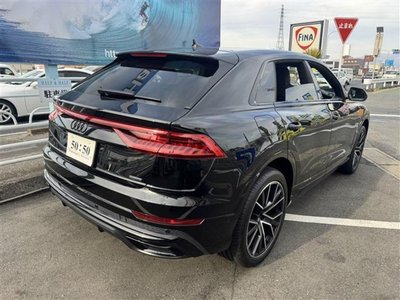 AUDI Q8 - 4