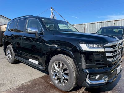 TOYOTA LAND CRUISER 300