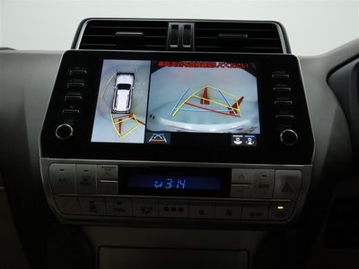 TOYOTA LAND CRUISER PRADO - 8