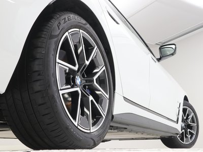 2025 BMW I4 缩略图 29