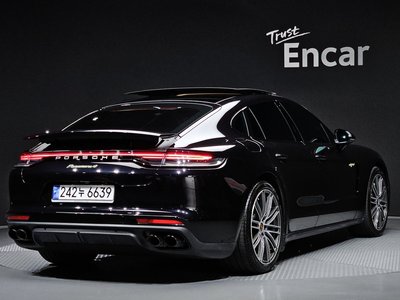 PORSCHE PANAMERA - 3