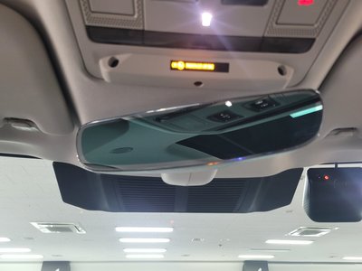 LAND ROVER DEFENDER - 10